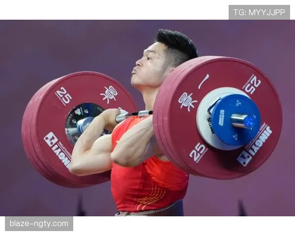 石智勇训练完吃五碗饭，教练说他饭量快赶上举重台了
